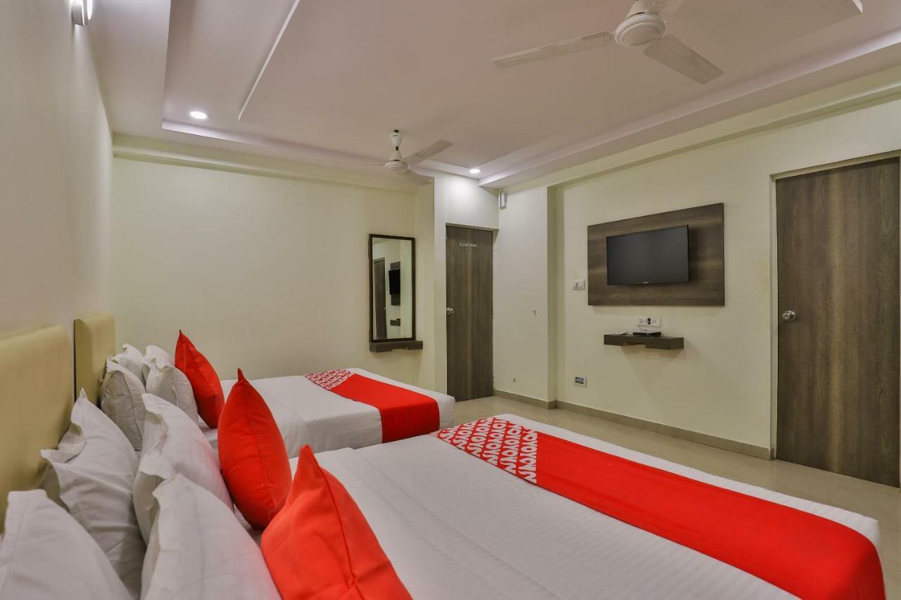 Oyo 26999 Hotel Sg Ahmedabad Eksteriør billede