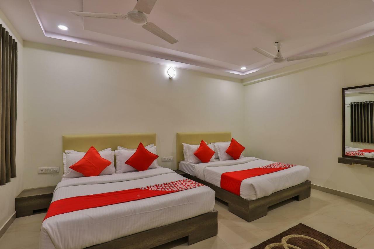 Oyo 26999 Hotel Sg Ahmedabad Eksteriør billede