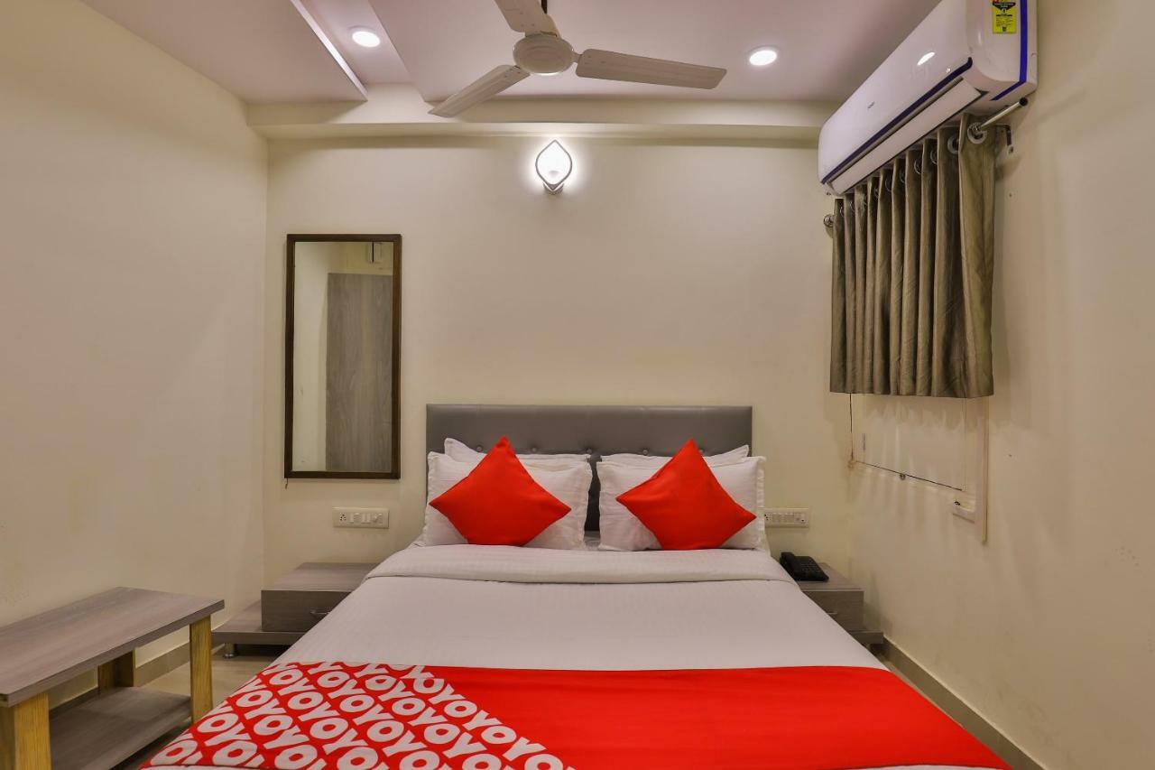 Oyo 26999 Hotel Sg Ahmedabad Eksteriør billede