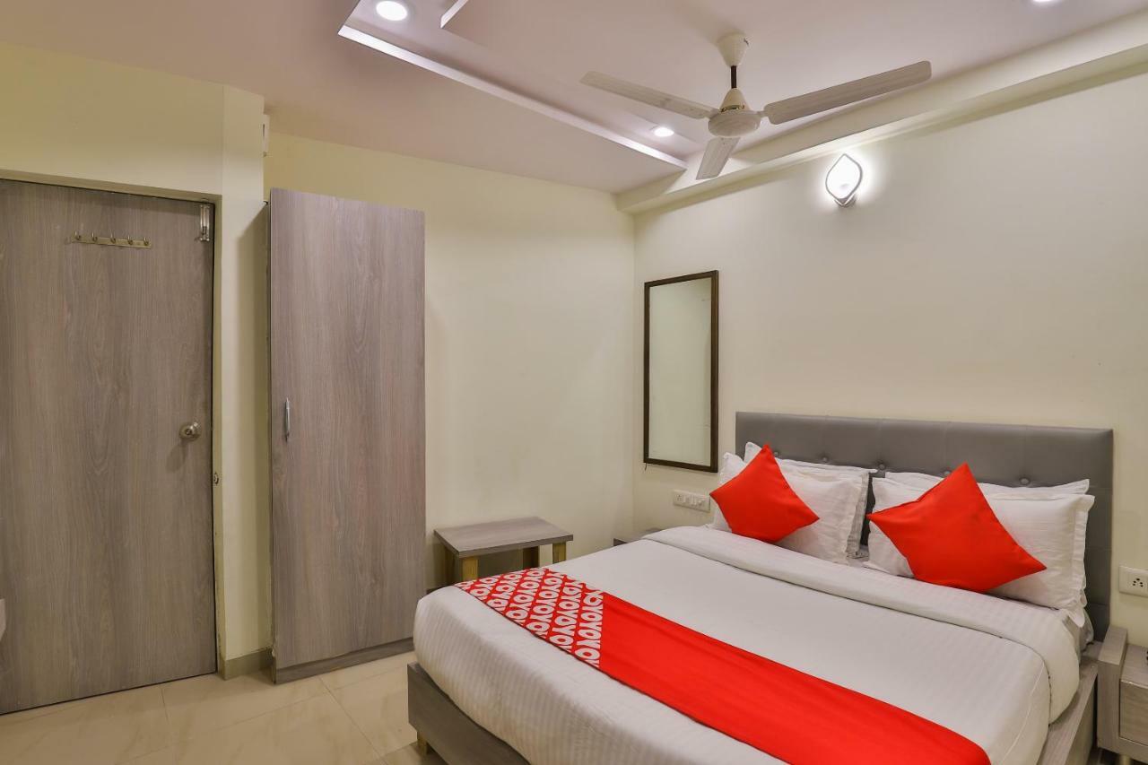 Oyo 26999 Hotel Sg Ahmedabad Eksteriør billede